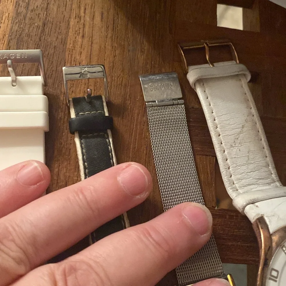 4 Skagen watches - Picture 7 of 7